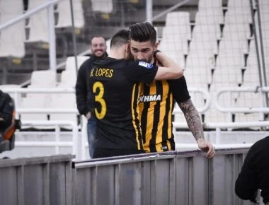 Η ΑΕΚ «φτερούγισε» πάλι στην κορυφή της βαθμολογίας: 1-0 «πήρε» ευκολότερα απ'ότι δείχνει τον Πανιώνιο